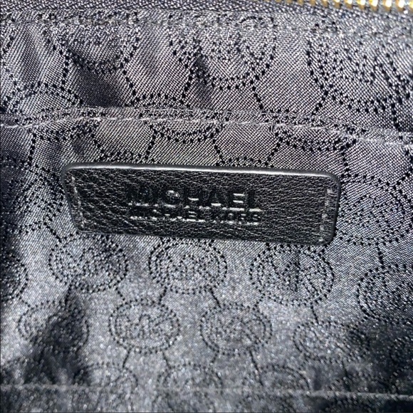 Michael Kors Wristlet - Picture 5 of 8